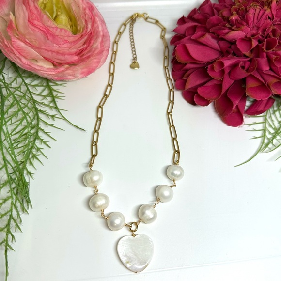 NEW⚜️Mother Of Pearl Heart & Freshwater Pearl Necklace - Picture 3 of 6